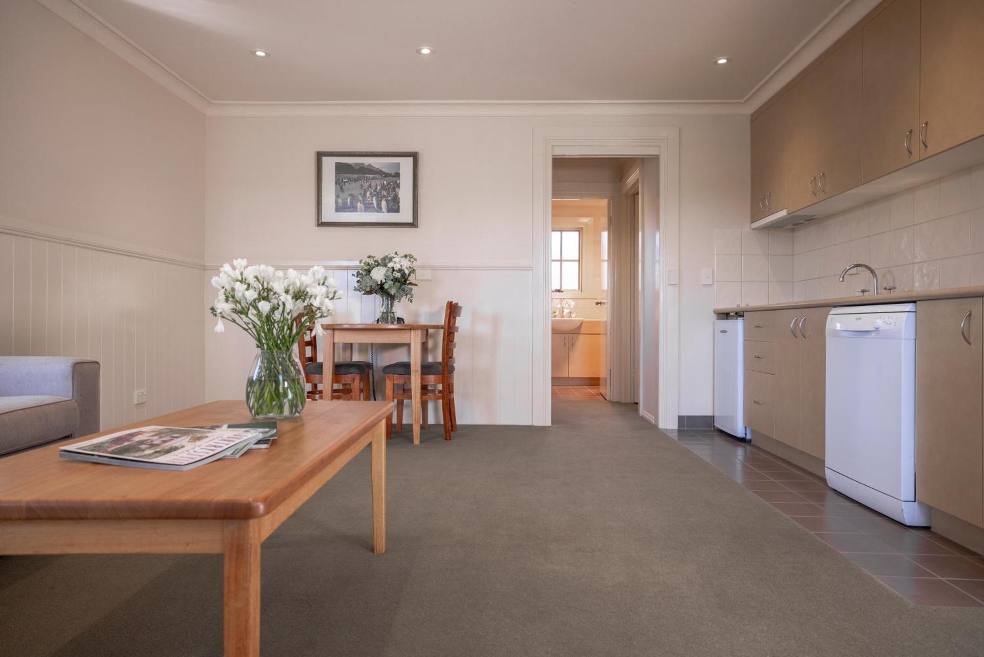Country Club Villas Launceston Room photo