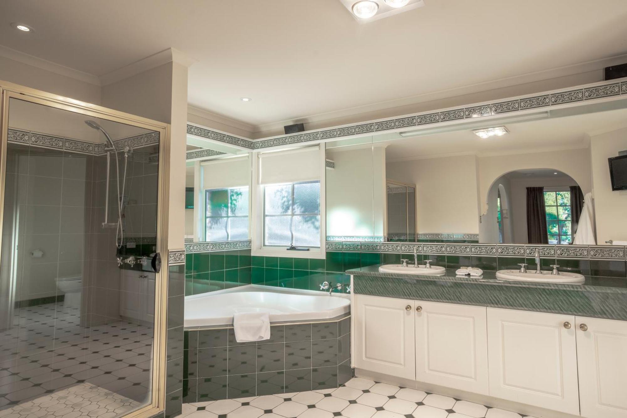 Country Club Villas Launceston Room photo